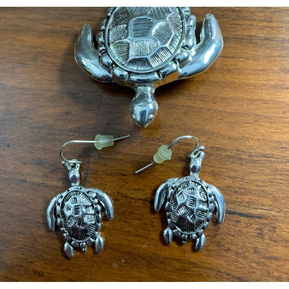 Turtle Earrings and Pendant Set - Picture 2 of 5